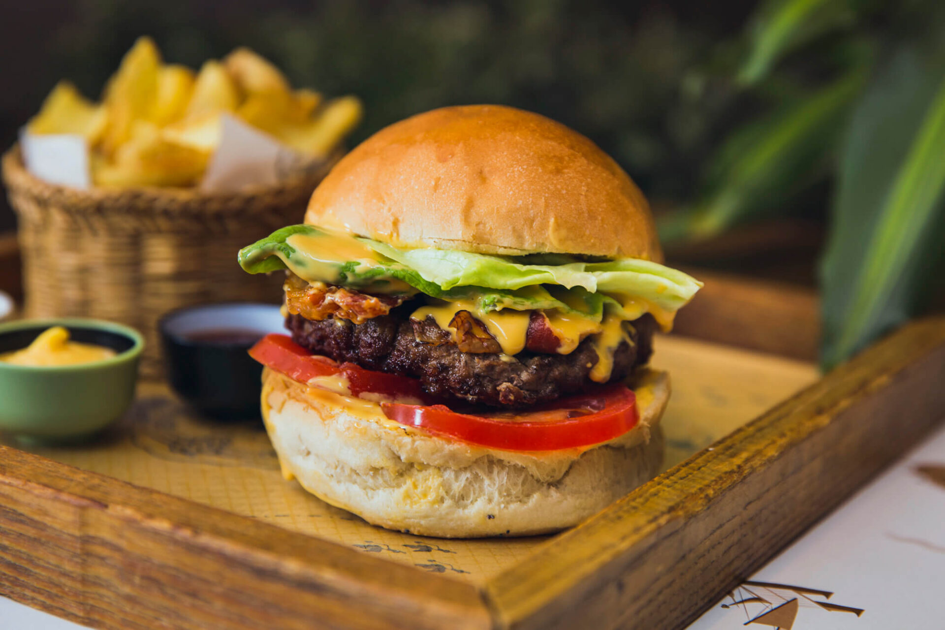 Hamburger Queen Makeda Bacon Cheese Burger