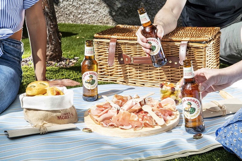 Tagliere di affettati con focacce e Birra Moretti Originale