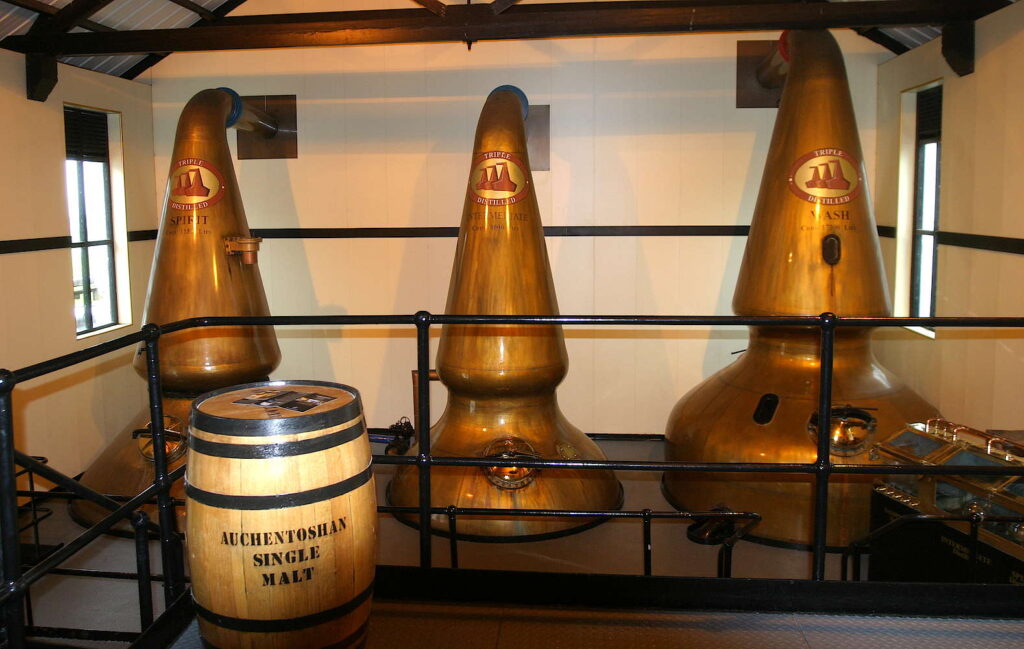 I tre alambicchi della Distilleria Auchentoshan
