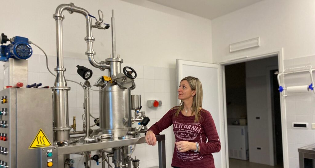 Emanuela Mansanti nel suo laboratorio