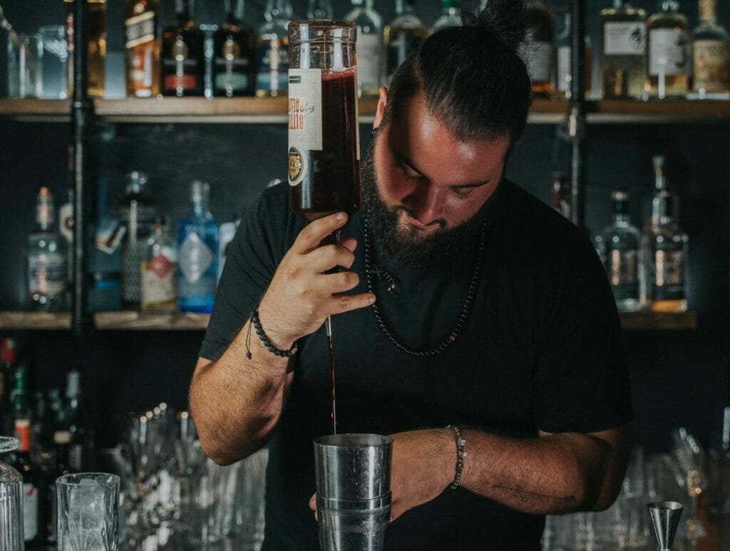 Barman e Barladies, lavoro