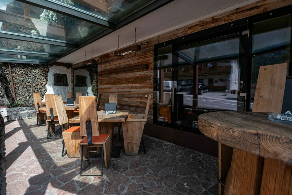 Altrove, bar esterno