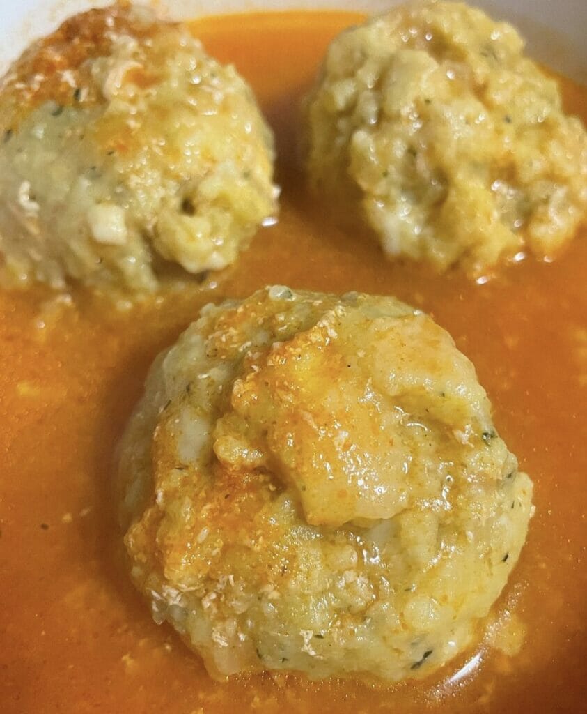 Canederli al formaggio in brodo