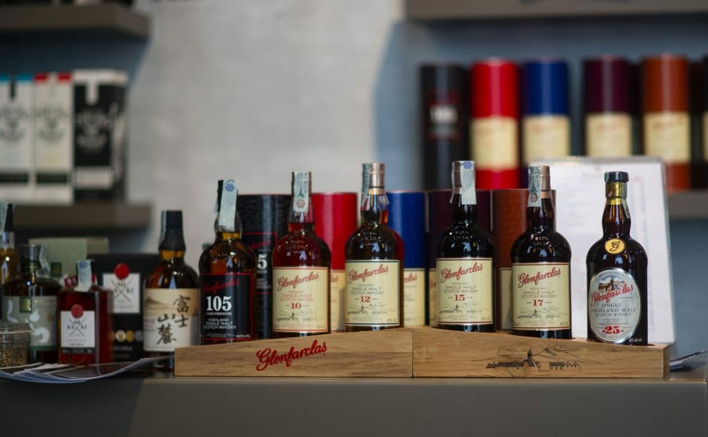 Roma Whisky Festival, esposizione bottiglie whisky