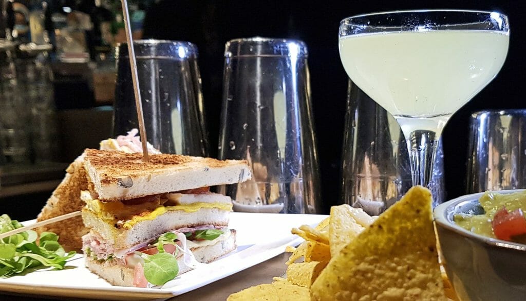 cocktail food pairing