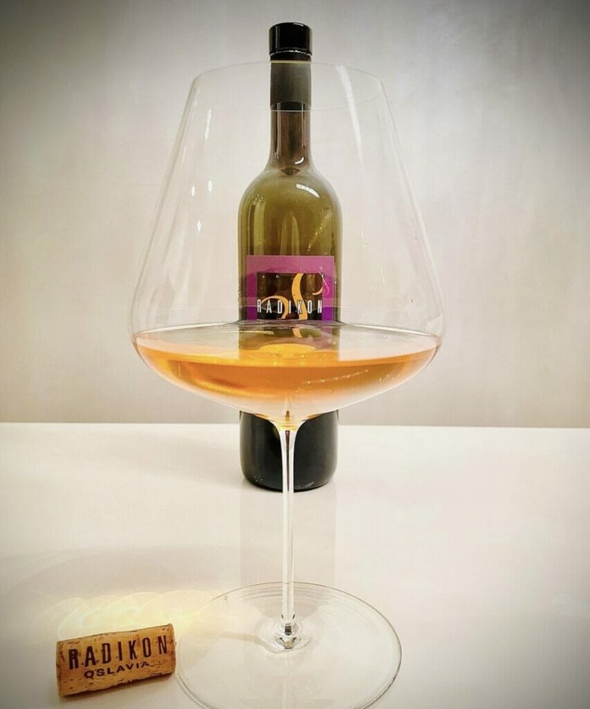 Calice di vino Slatnik 2018 di Radikon