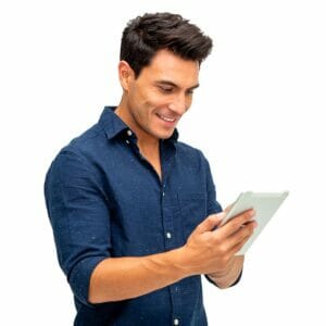 Uomo consulta sito fornitori horeca su tablet