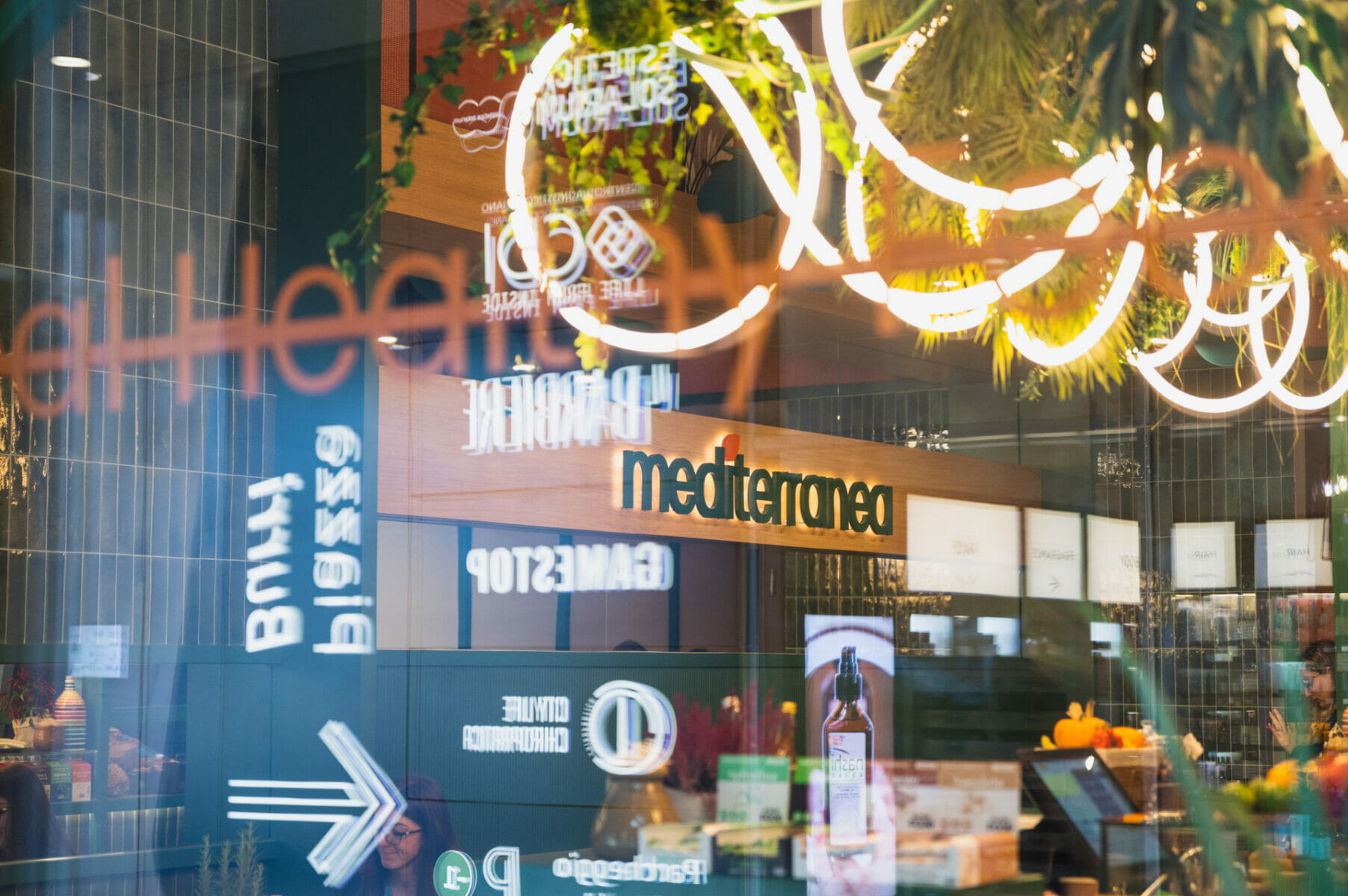 A Milano apre il primo locale di food retail che declina la dieta Mediterranea in modo innovativo