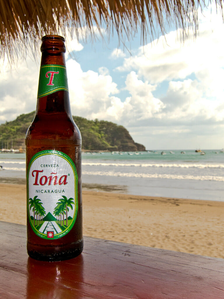 bottiglia di birra lager Toña