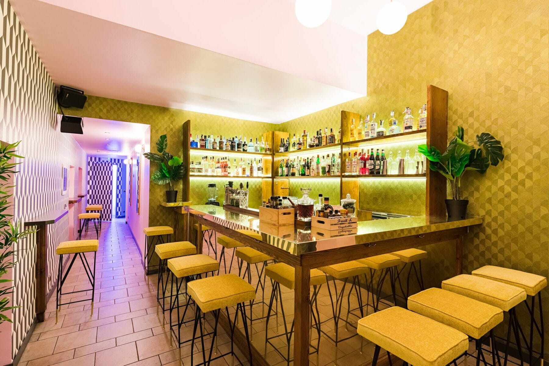 bancone e interno bar