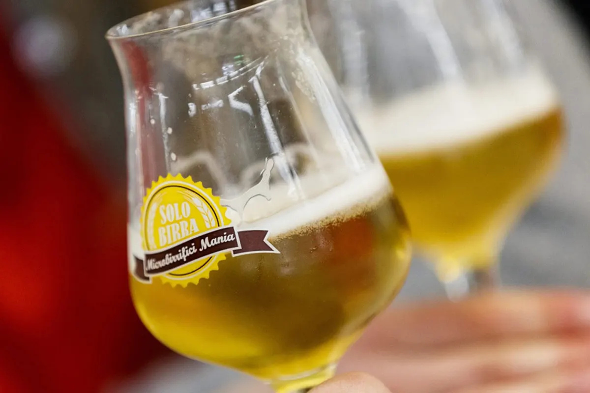 bicchieri con birra