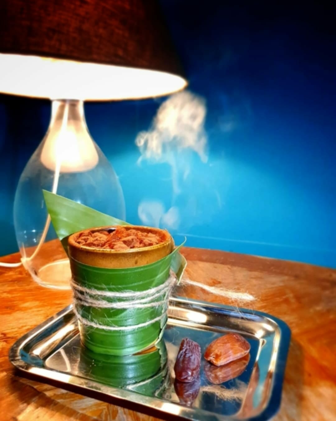 vassoio con cocktail su tavolo