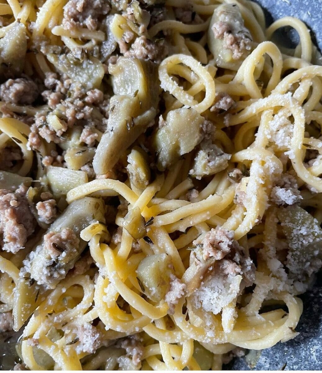 Tagliolini con carne macinata e carciofi