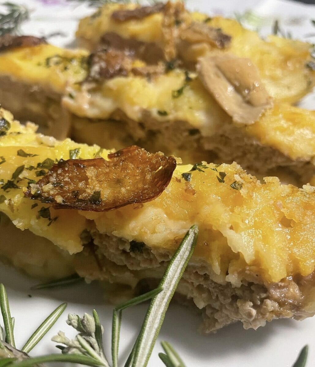 Pasticcio di carne, provola, patate e funghi porcini