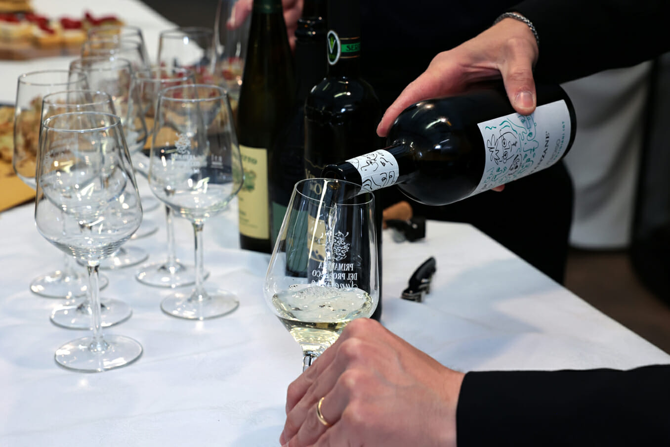 calice di vino bianco