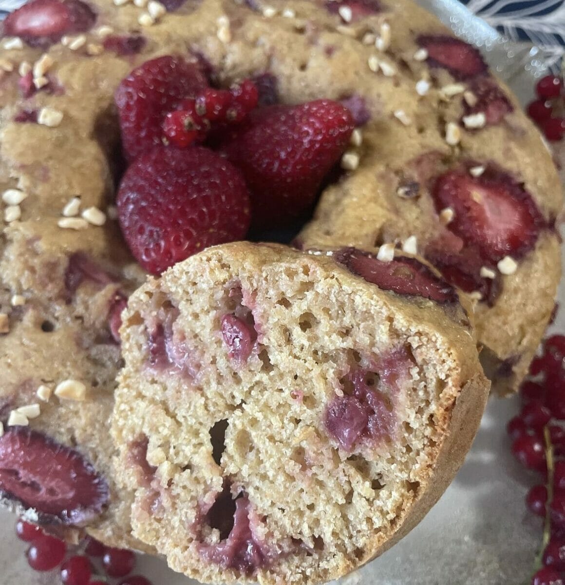 Ciambella alle fragole e yogurt