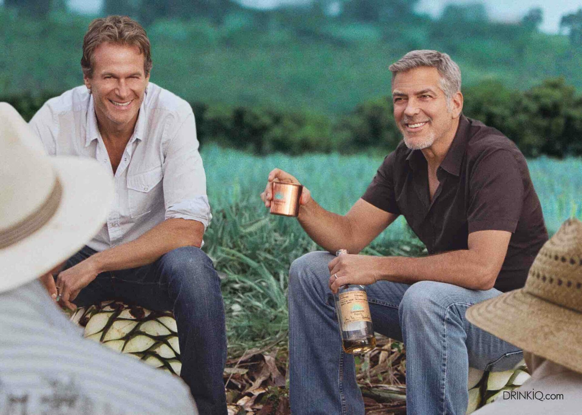 George Clooney con bottiglia di tequila