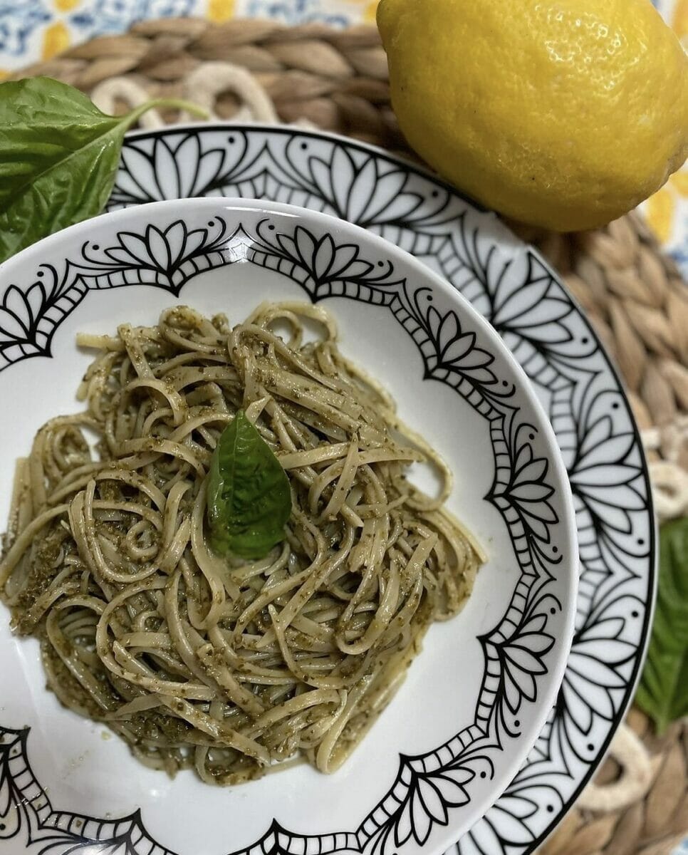 Linguine al limone al pesto cetarese