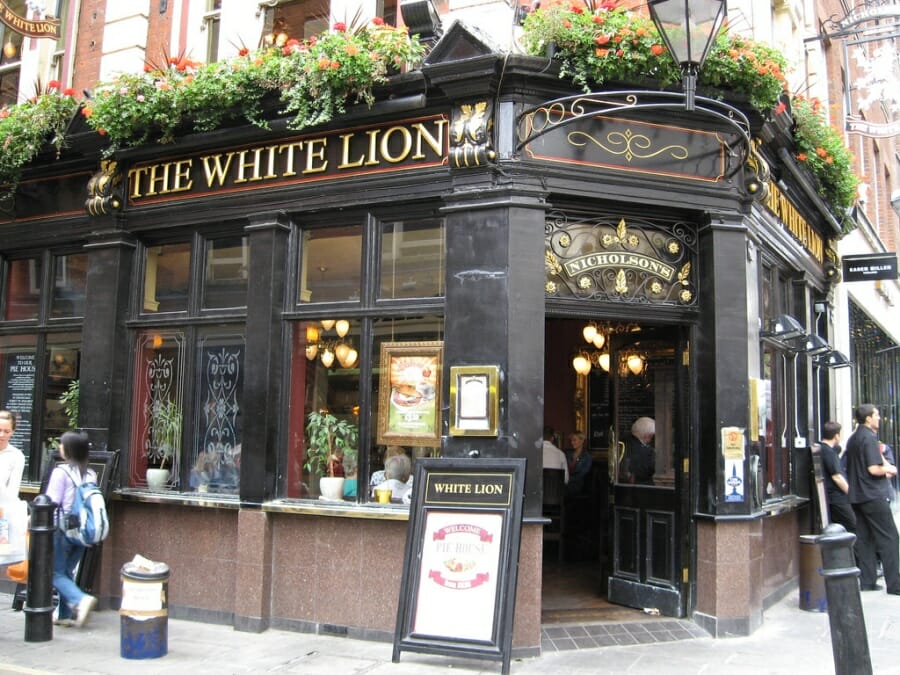 pub the white lion