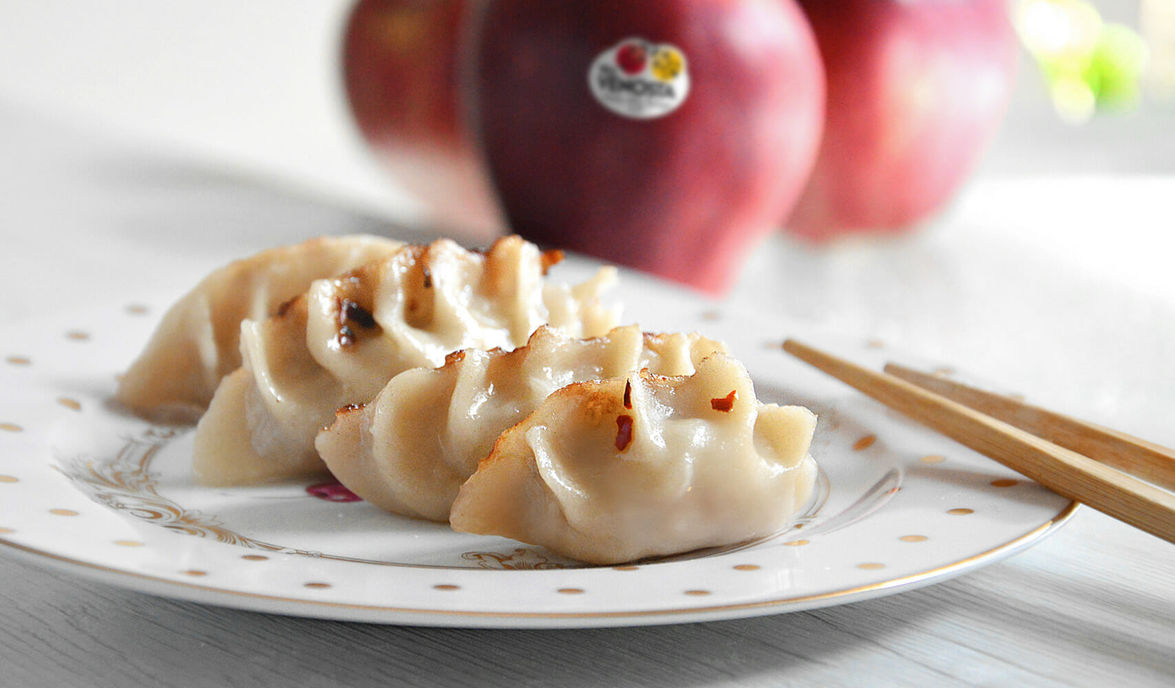 ravioli Gyoza ripieni di mele e maialino