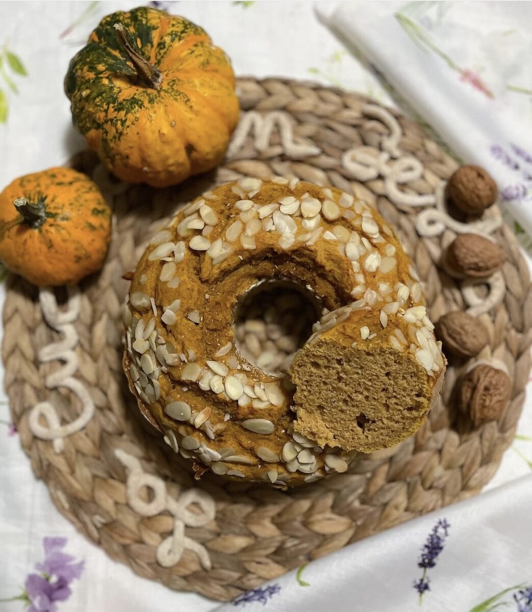 ciambella soffice di zucca e mandorle