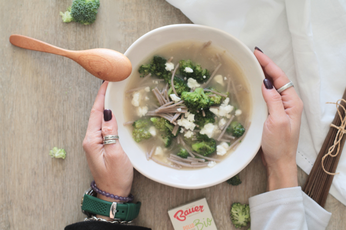 Spaghetti di grano saraceno in brodo, con feta e broccoli ricetta Bauer