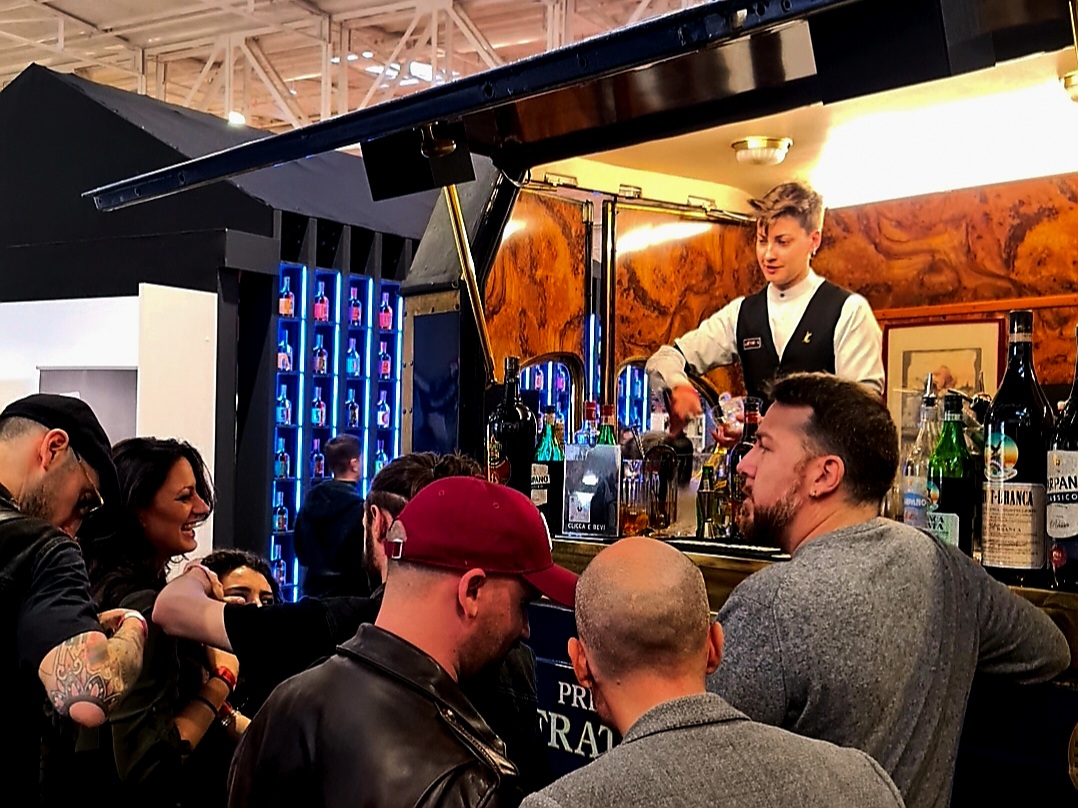 cocktail bar