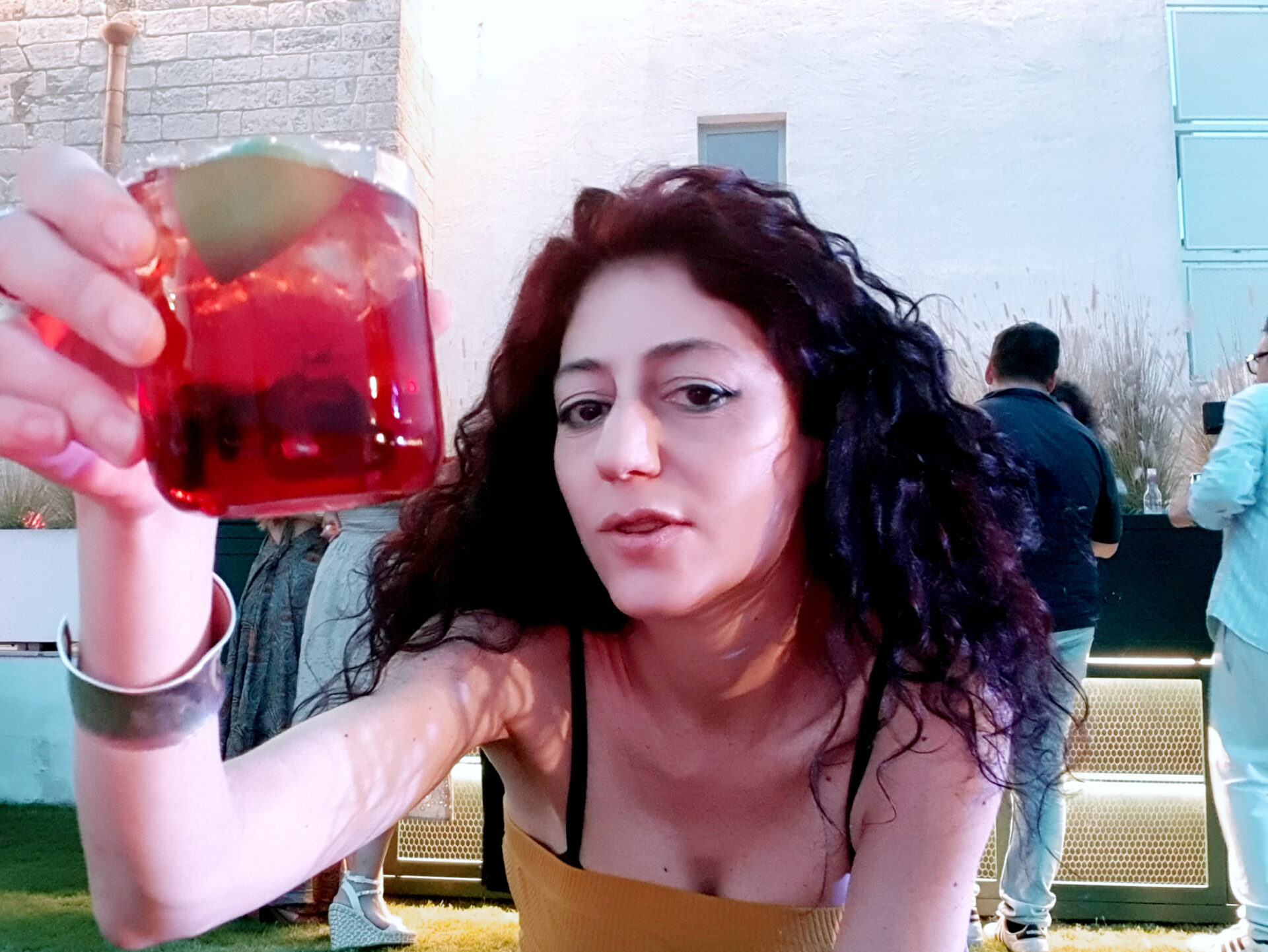 Right Hand, twist del Negroni con rum Santa Teresa