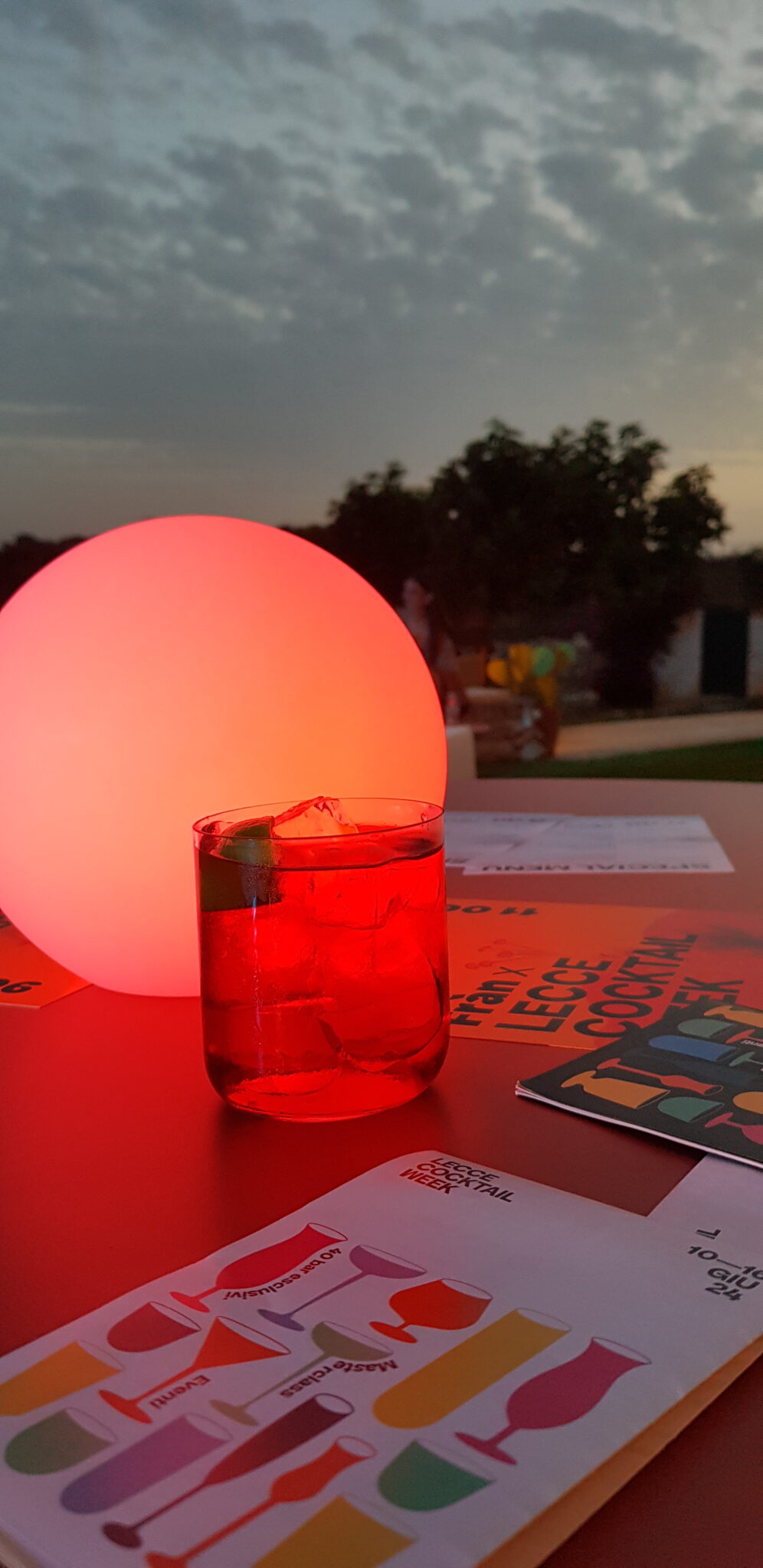Right Hand, twist del Negroni con rum Santa Teresa