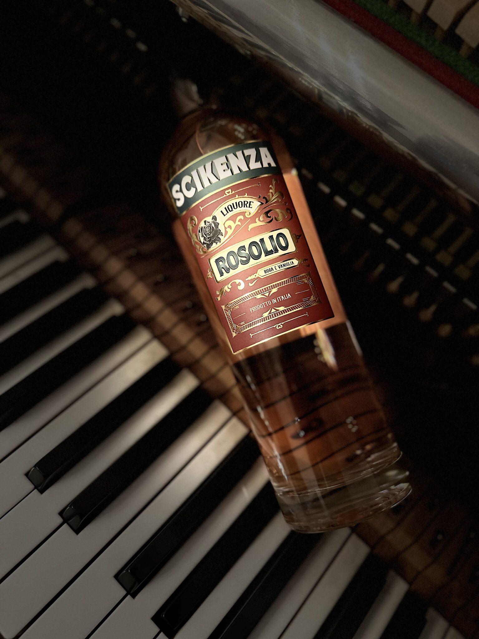Liquore al Rosolio Scikenza per cocktail e mixology