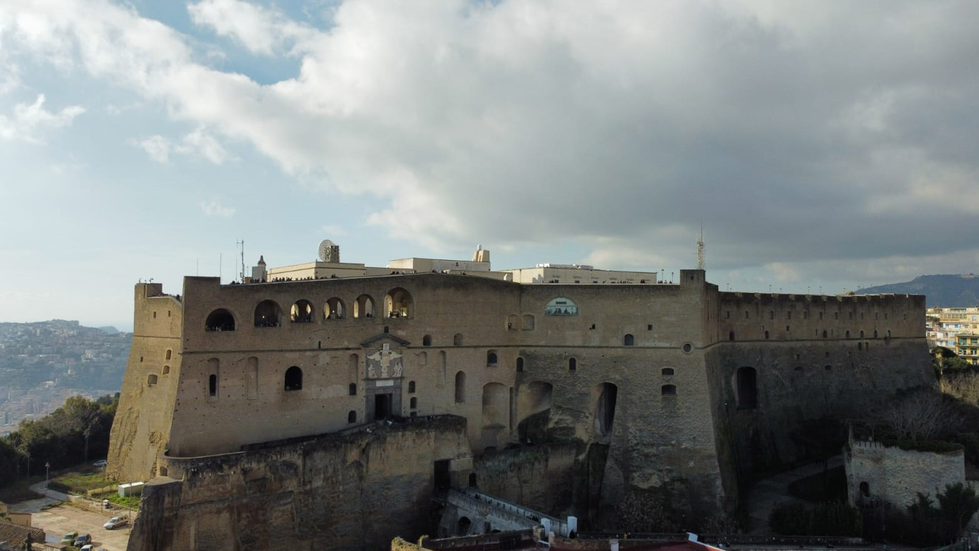 Castel Sant’Elmo in cima alla collina di Napoli.