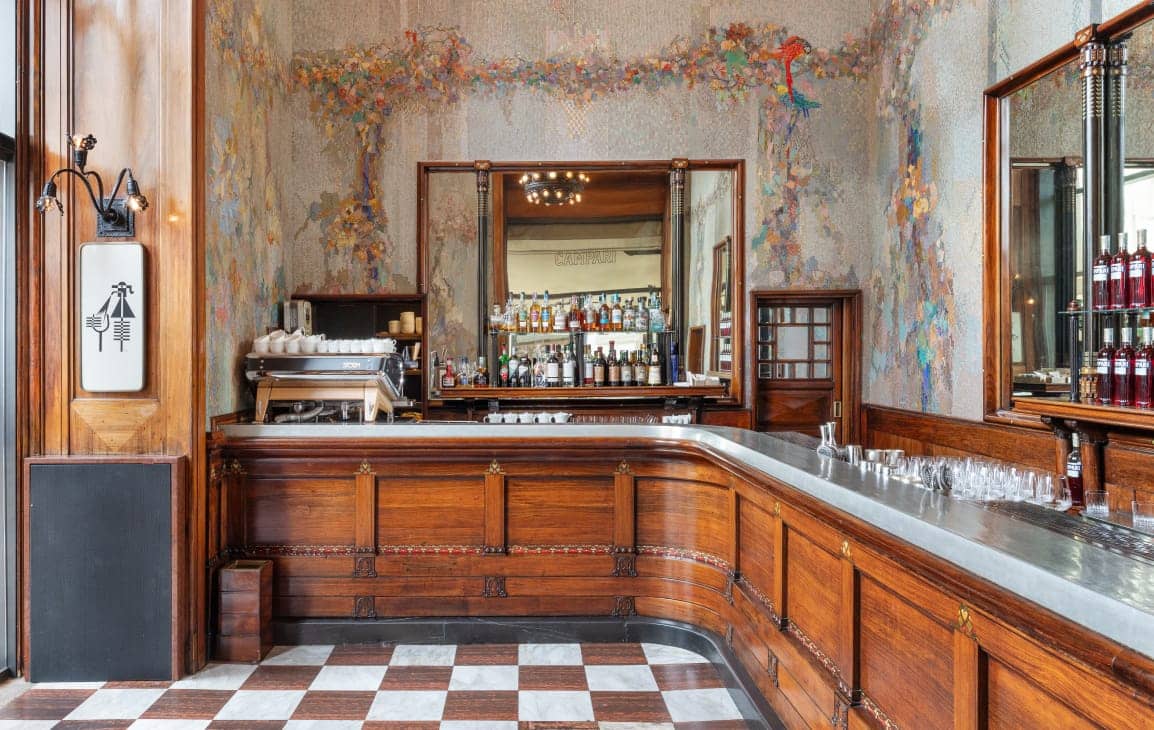 Aperitivi Milano in locale storico Camparino in Galleria