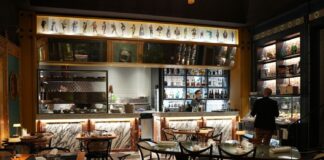 VICO Pizza & Wine Roma: la nuova scena della pizza gourmet Pizza gourmet Roma VICO Pizza&Wine con sala elegante e bancone mixology