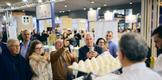 Levante PROF 2026, la fiera HoReCa del Sud Italia a Bari Levante PROF 2026 fiera HoReCa, pubblico e chef durante una dimostrazione culinaria a Bari