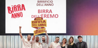 Birra dell’Anno 2026 artigianale italiana Birra dell’Anno 2026 artigianale italiana con team del Birrificio dell’Eremo premiato sul palco del concorso brassicolo nazionale