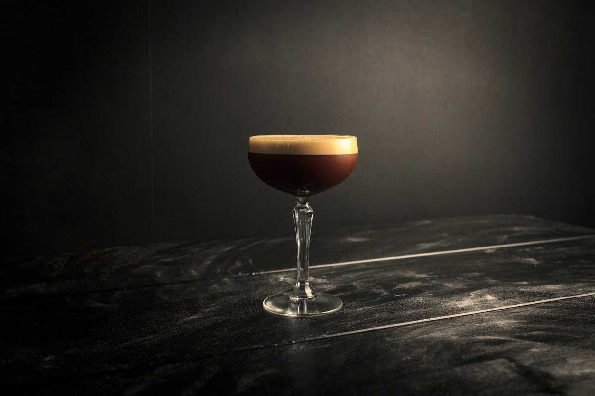 Sanremo 2026 Espresso Martini cocktail IBA in coppa con crema al caffè