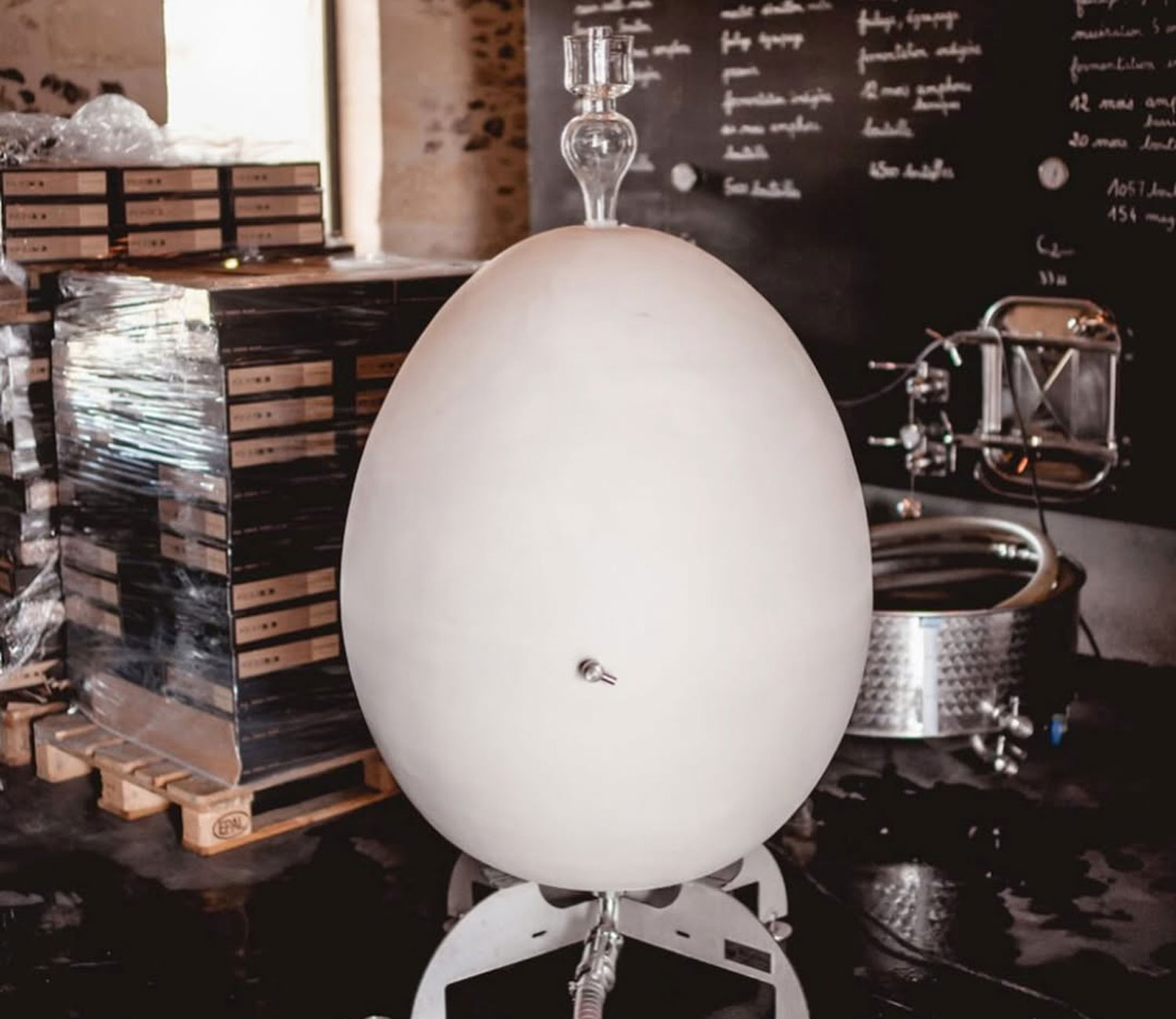 vino naturale Bordeaux contenitore vinificazione Maison Advinam cantina