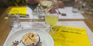 Nero di seppia e Giallo Limoncello: l’aperitivo noir di Roma Giallo Limoncello Roma aperitivo letterario con dessert e cocktail al limoncello durante l’evento culturale al winebar Trimani.