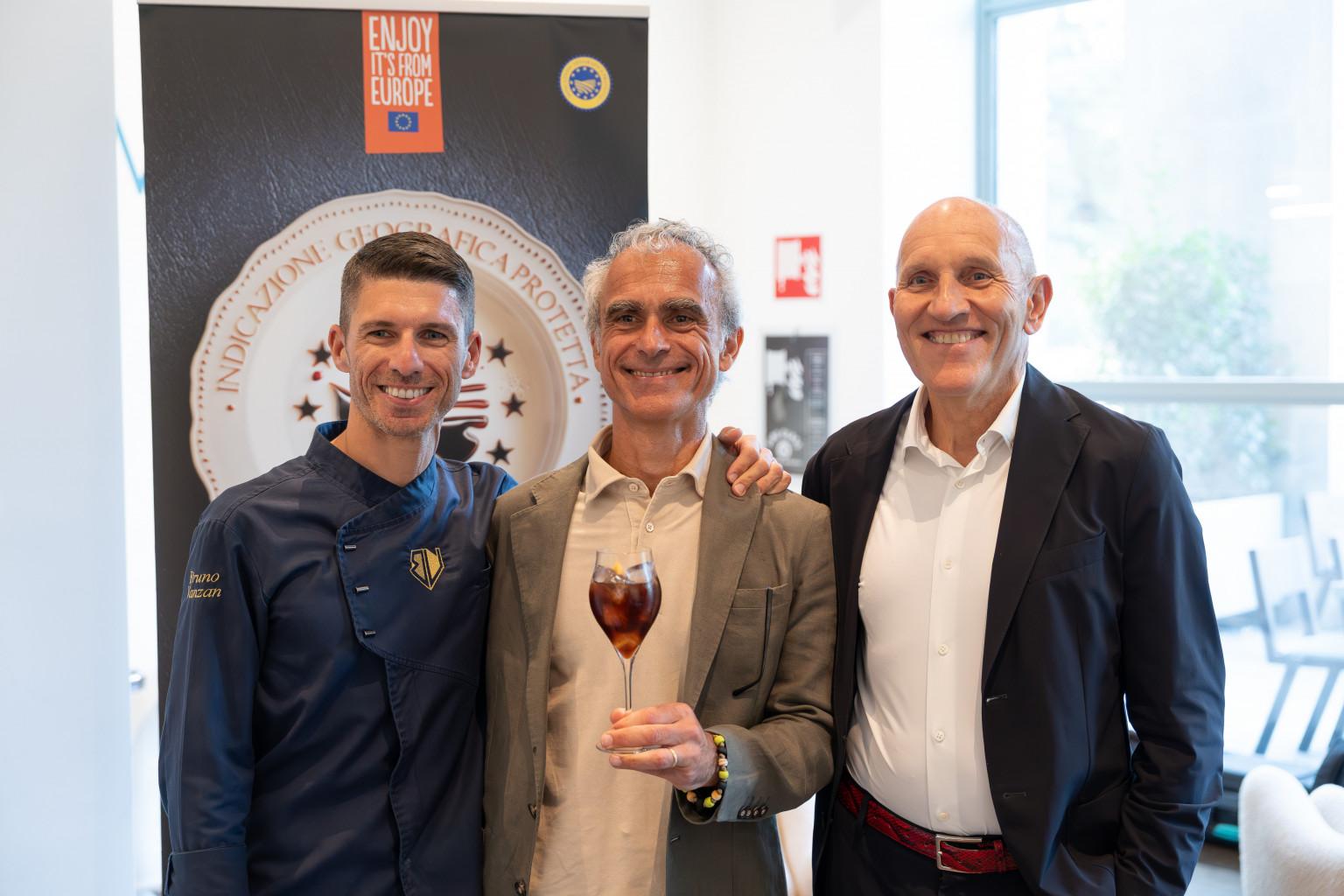 Aceto Balsamico di Modena IGP mixology raccontato attraverso un cocktail d’autore durante un evento dedicato al balsamico nel mondo beverage.