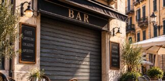 In Italia chiudono 11 bar al giorno: cosa sta succedendo Bar chiuso con saracinesca abbassata, crisi dei bar in Italia