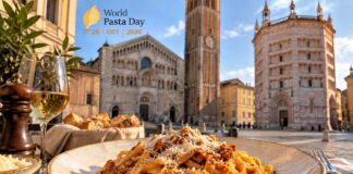 World Pasta Day 2026 a Parma: la pasta italiana guarda al mondo World Pasta Day 2026 a Parma con pasta italiana e Piazza Duomo sullo sfondo